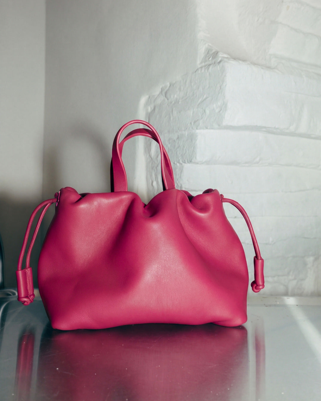 ANGELINES · Bolso bombonera en piel Fresa Hidro · Labienhecha