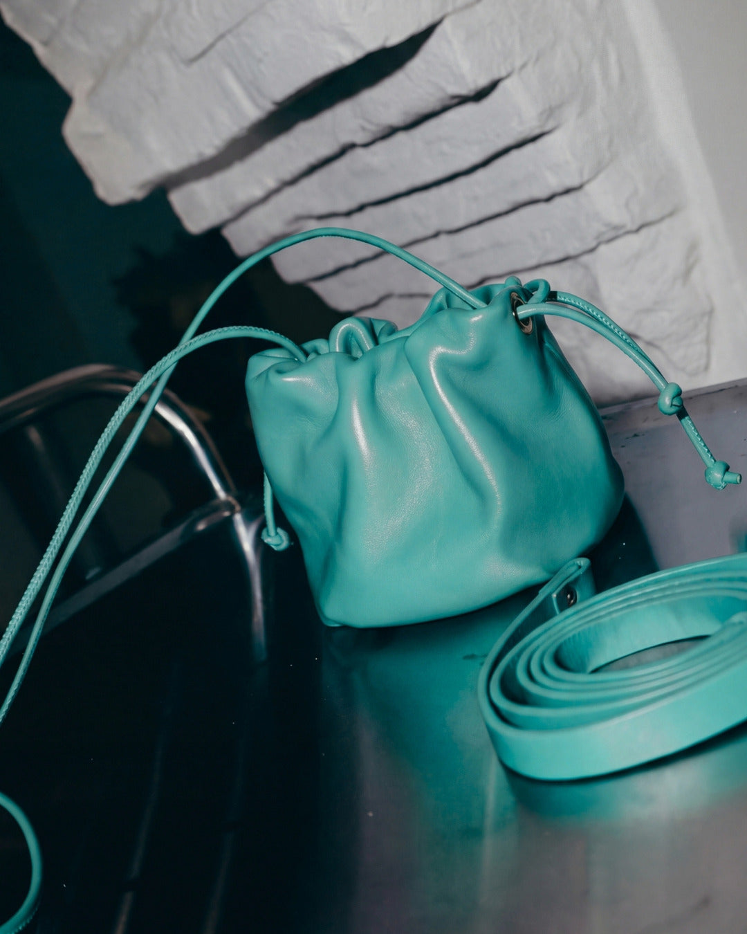 ANGELITA · Bolso bombonera en piel Aguamarina Hidro · Labienhecha