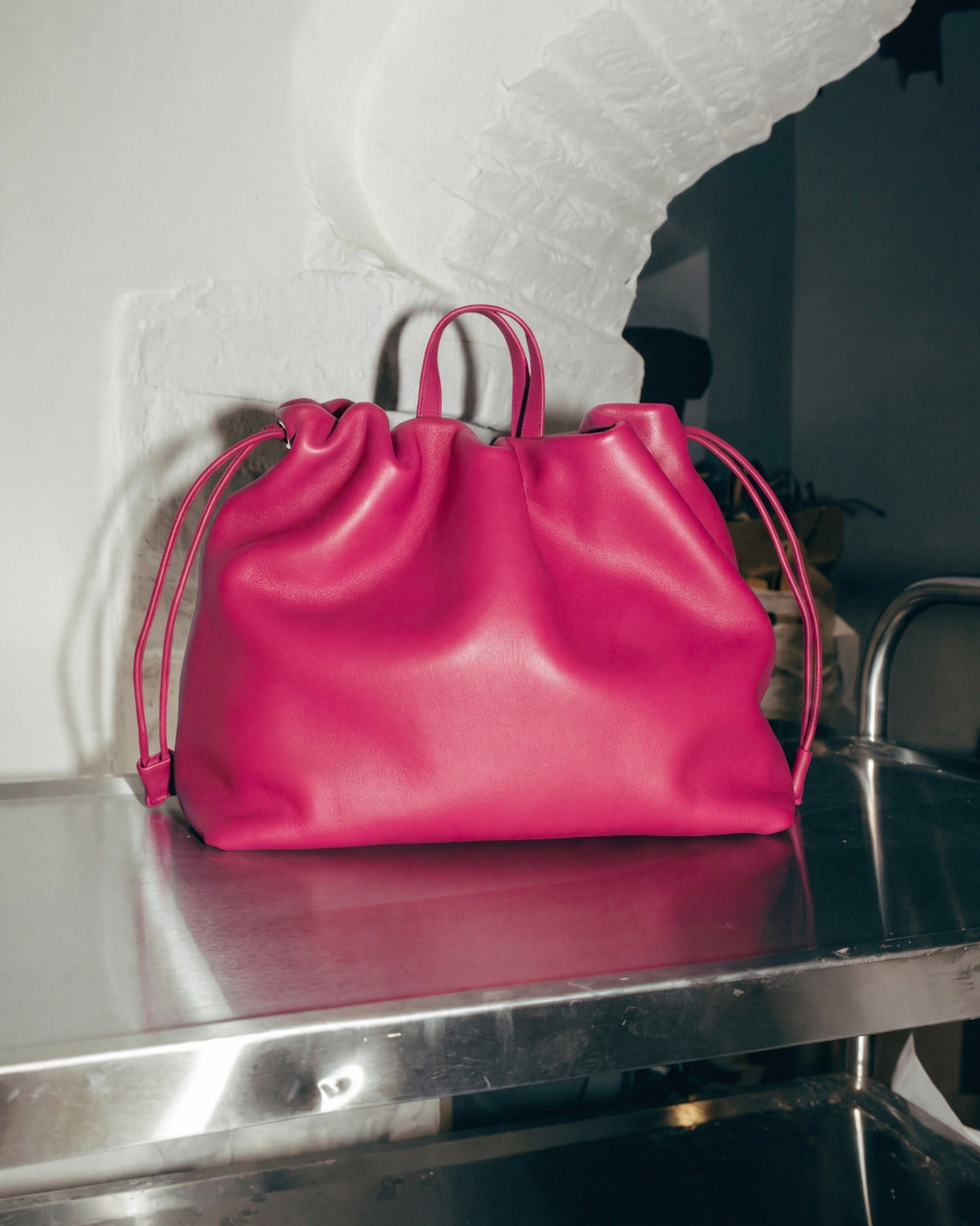 DOÑA ÁNGELA · Bolso bombonera en piel Fresa Hidro · Labienhecha