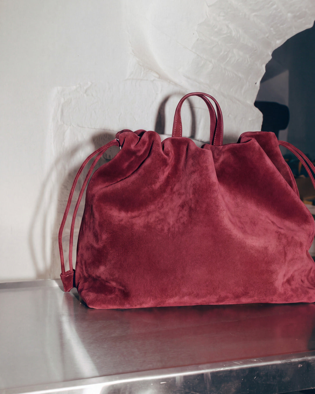 DOÑA ÁNGELA · Bolso bombonera en piel Frambuesa Serraje Hidro · Labienhecha