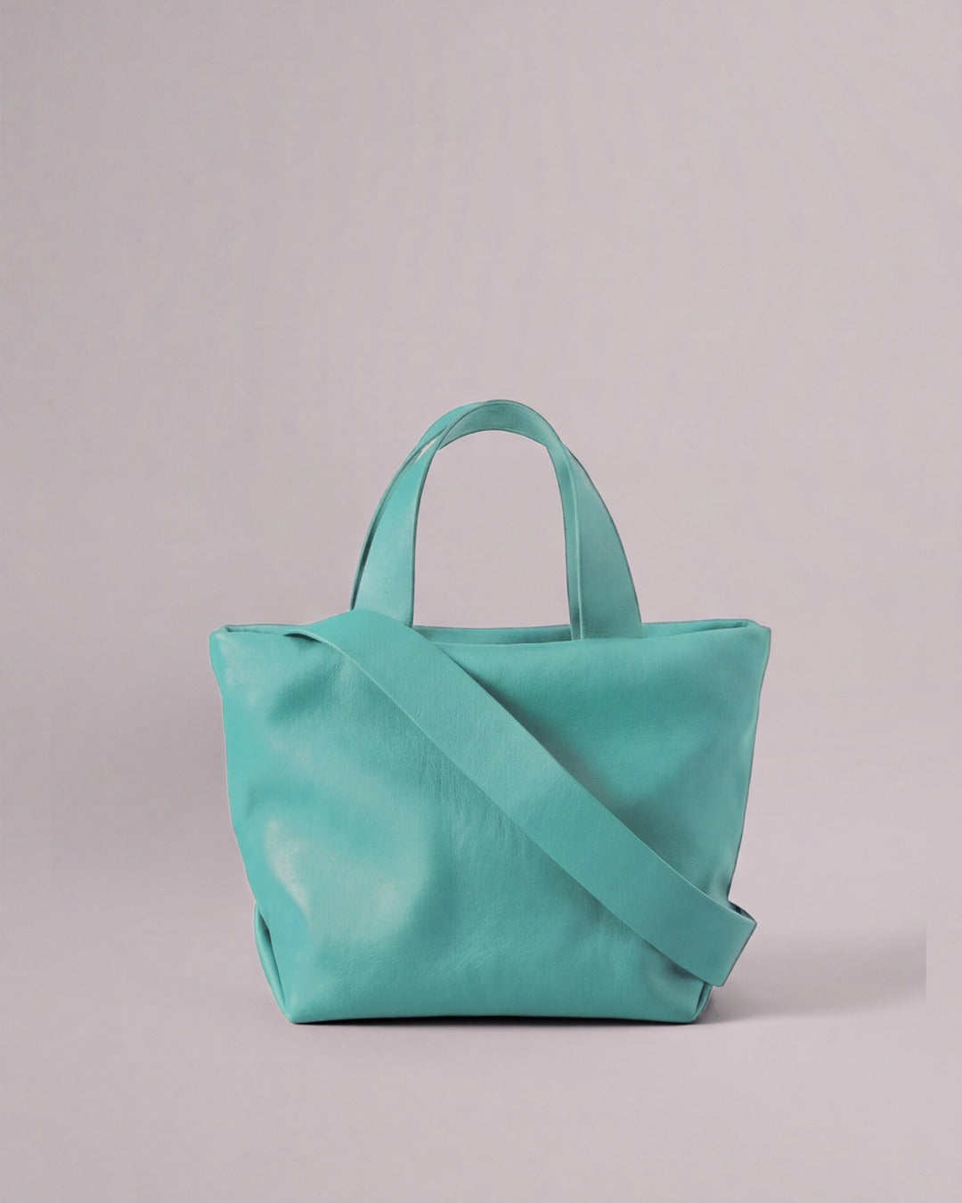 JUANITA - Bolso en piel aguamarina — Labienhecha
