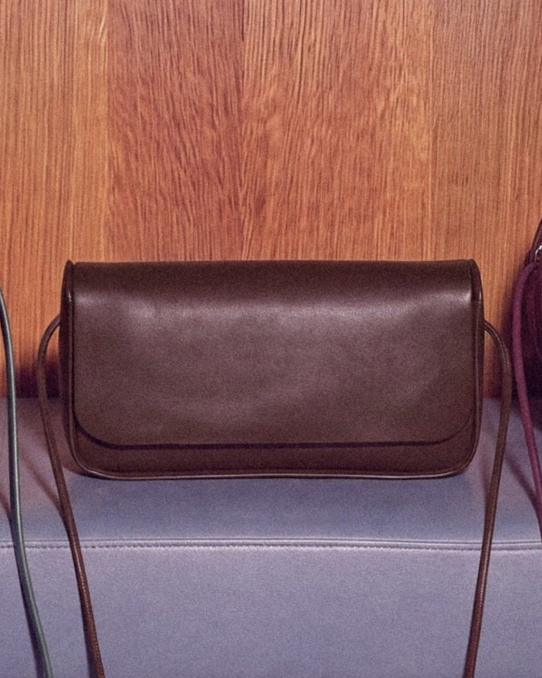 Antonina en piel Chocolate · campaña LAS SEÑORAS, bolso con solapa de piel de curtición vegetal hecho a mano en Málaga · Labienhecha