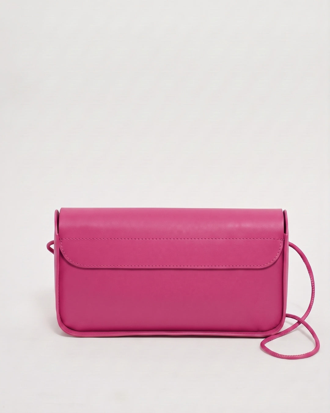 Antonina en piel Fresa · bolso con solapa de piel de curtición vegetal, hecho a mano en Málaga · Labienhecha