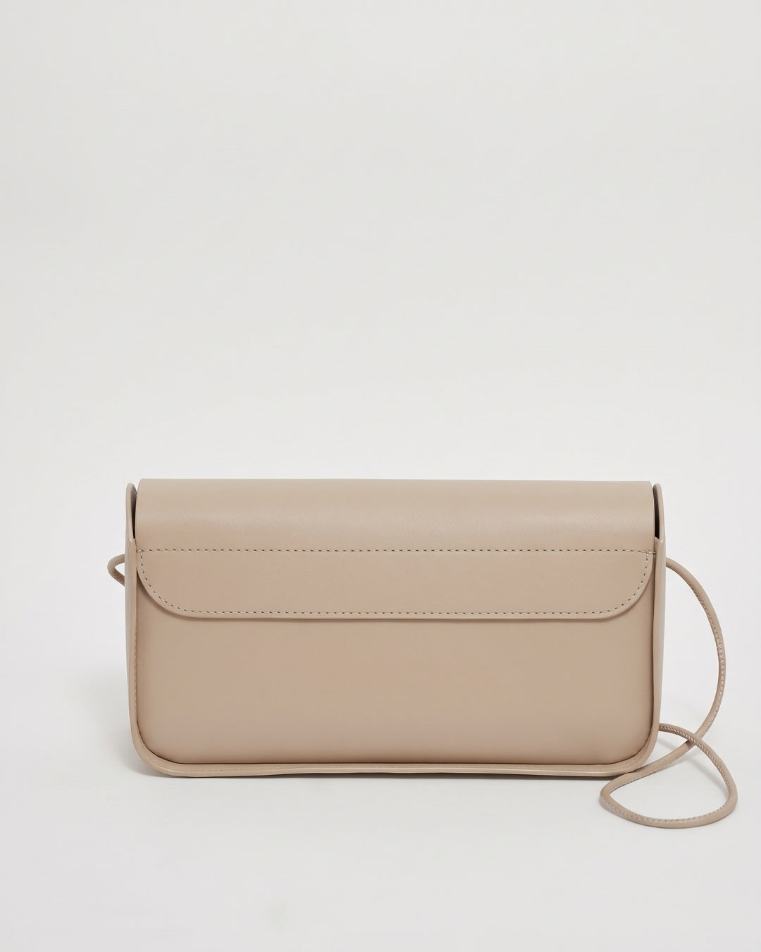 Antonina en piel Gris Perla · bolso con solapa de piel de curtición vegetal, hecho a mano en Málaga · Labienhecha