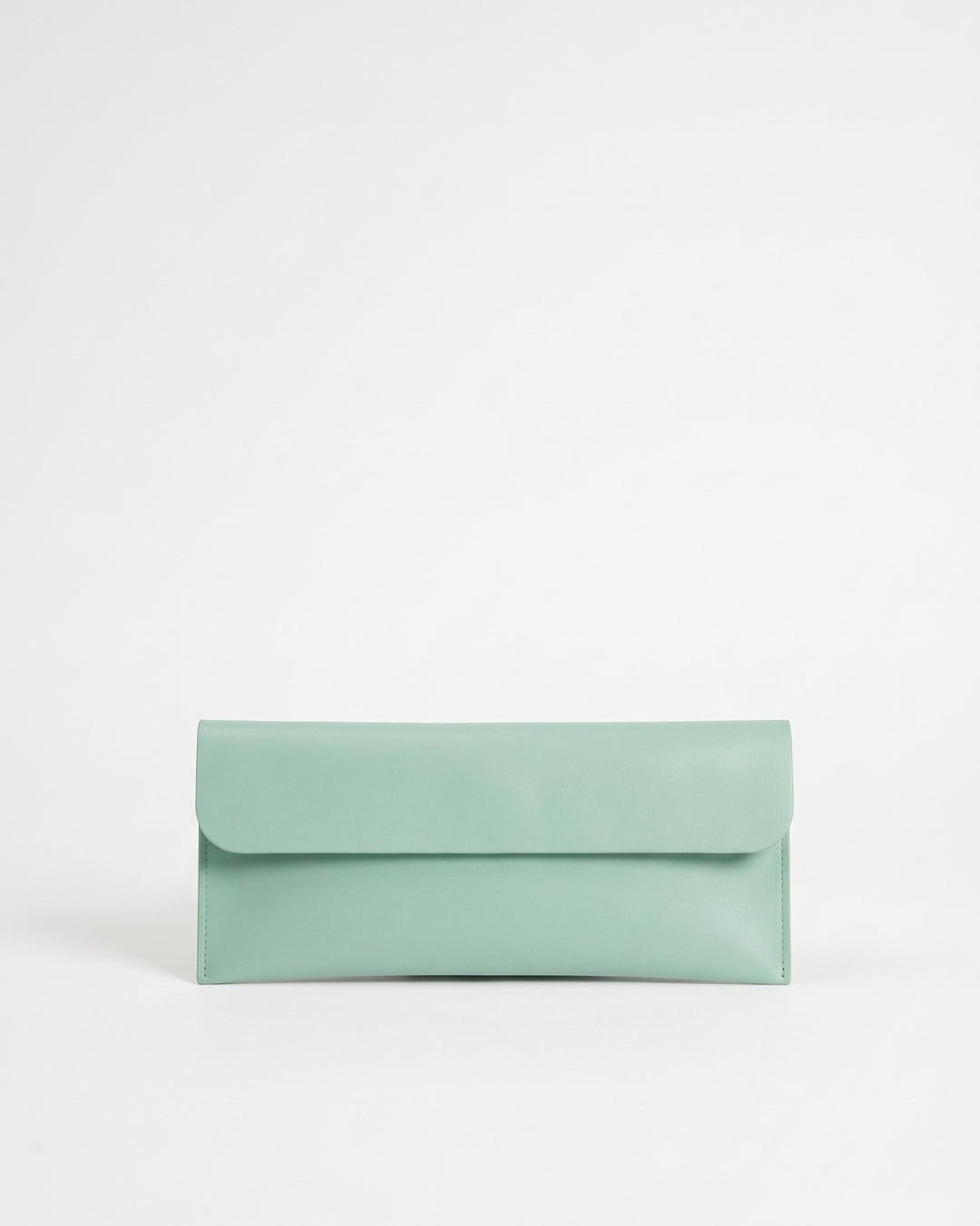 Antonina en piel Jade · bolso con solapa de piel de curtición vegetal, hecho a mano en Málaga · Labienhecha