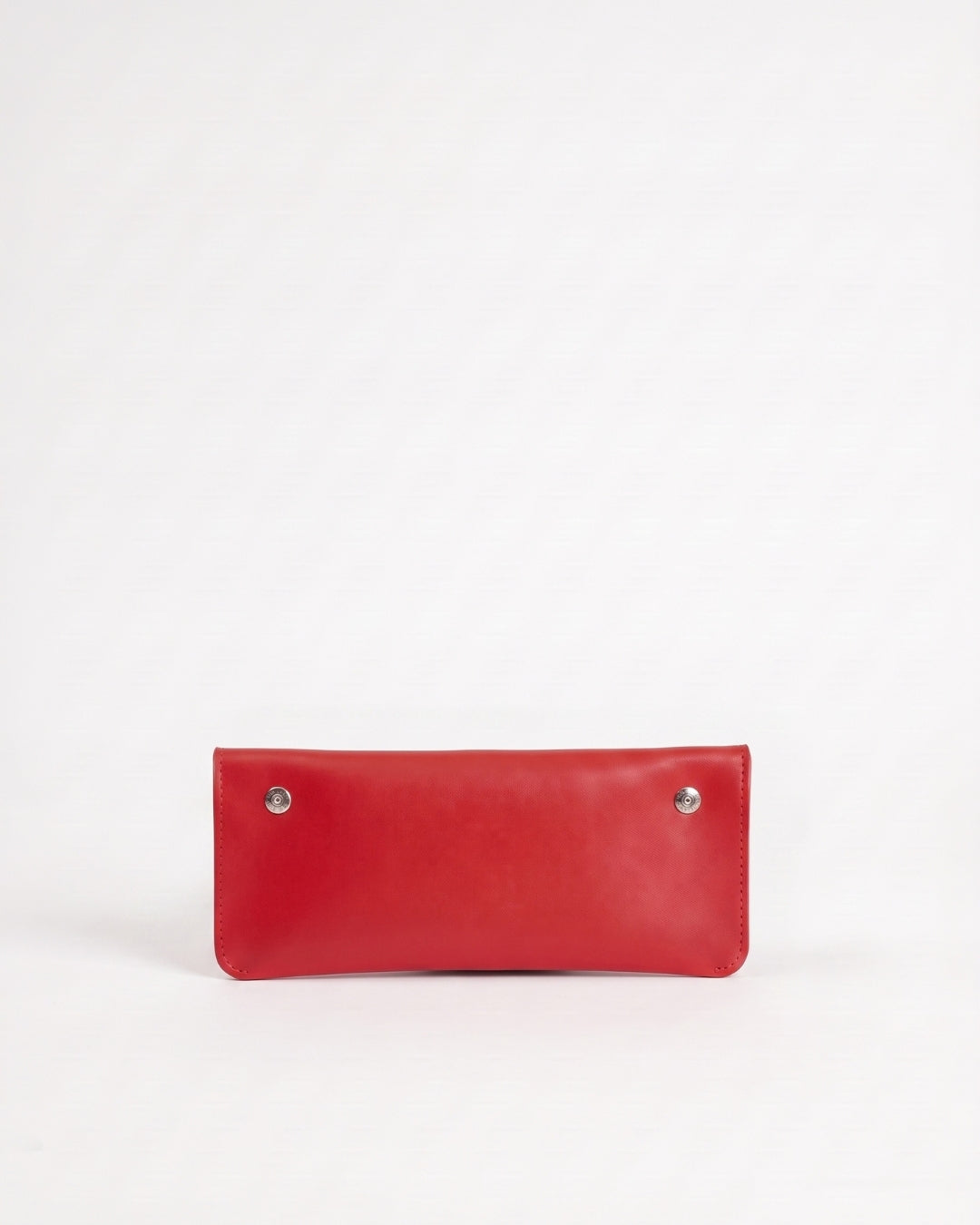 Antonina en piel Rojo · bolso con solapa de piel de curtición vegetal, hecho a mano en Málaga · Labienhecha