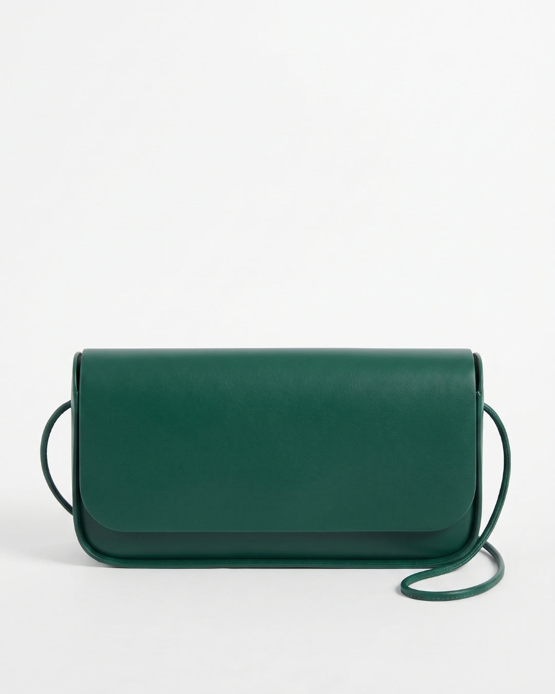 Antonina en piel Verde Esperanza · bolso con solapa de piel de curtición vegetal, hecho a mano en Málaga · Labienhecha