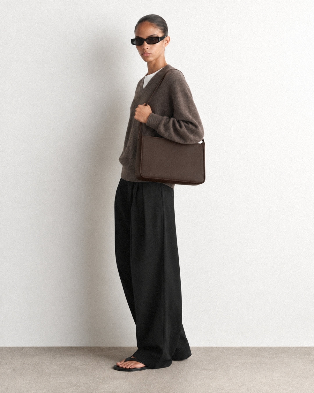 Doña Ximena en piel Chocolate · bolso grande de piel de curtición vegetal, hecho a mano en Málaga · Labienhecha