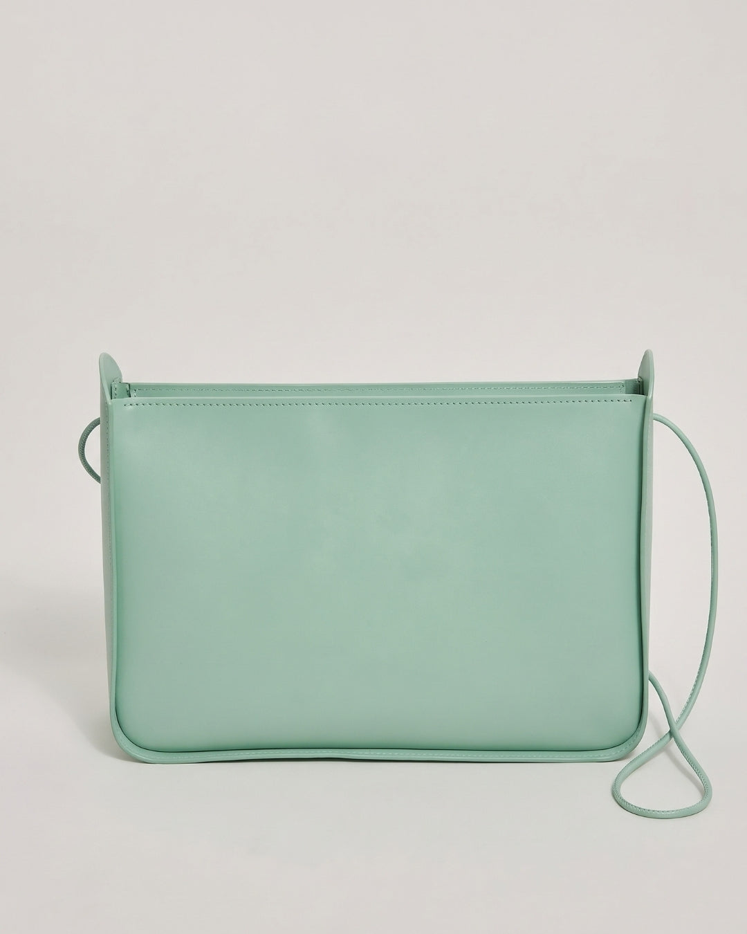 Doña Ximena en piel Jade · bolso grande de piel de curtición vegetal, hecho a mano en Málaga · Labienhecha