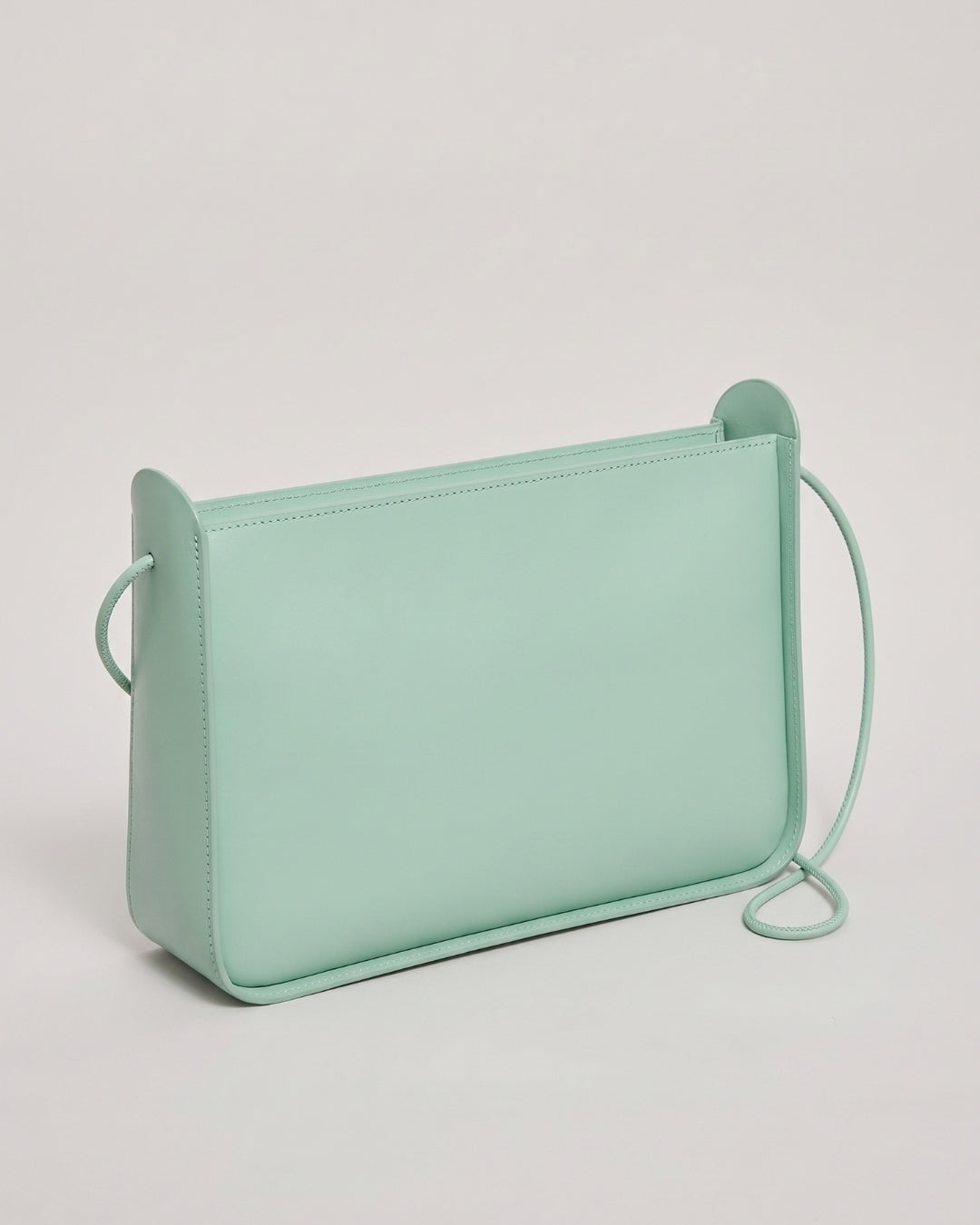 Doña Ximena en piel Jade · bolso grande de piel de curtición vegetal, hecho a mano en Málaga · Labienhecha