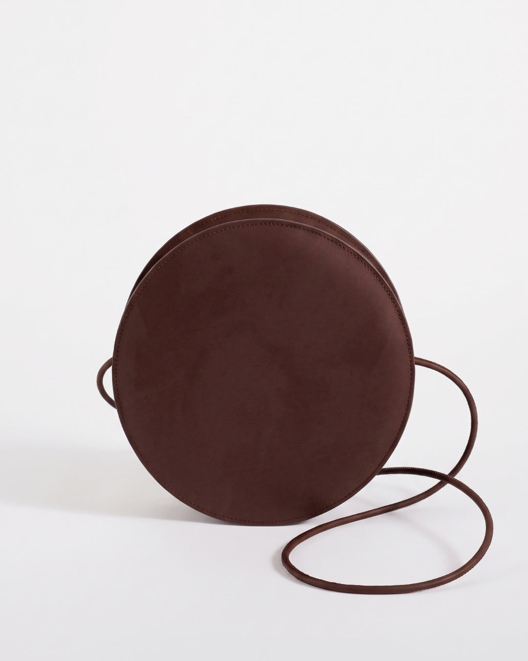 Marcela in Chocolate leather · round bag in vegetable-tanned leather, handmade in Málaga · Labienhecha