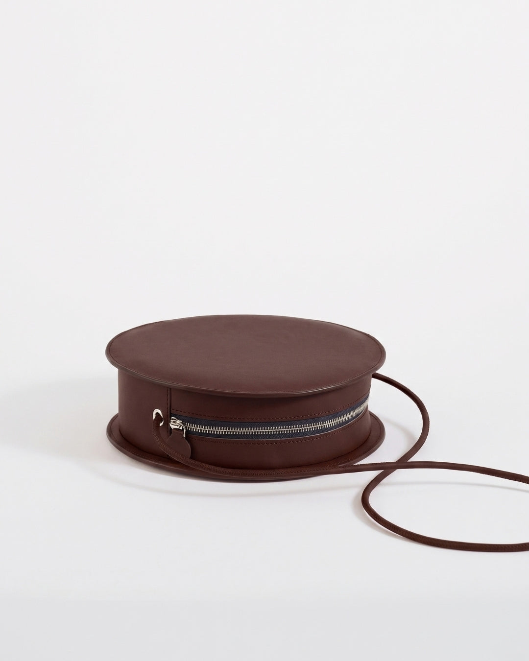 Marcela in Chocolate leather · round bag in vegetable-tanned leather, handmade in Málaga · Labienhecha