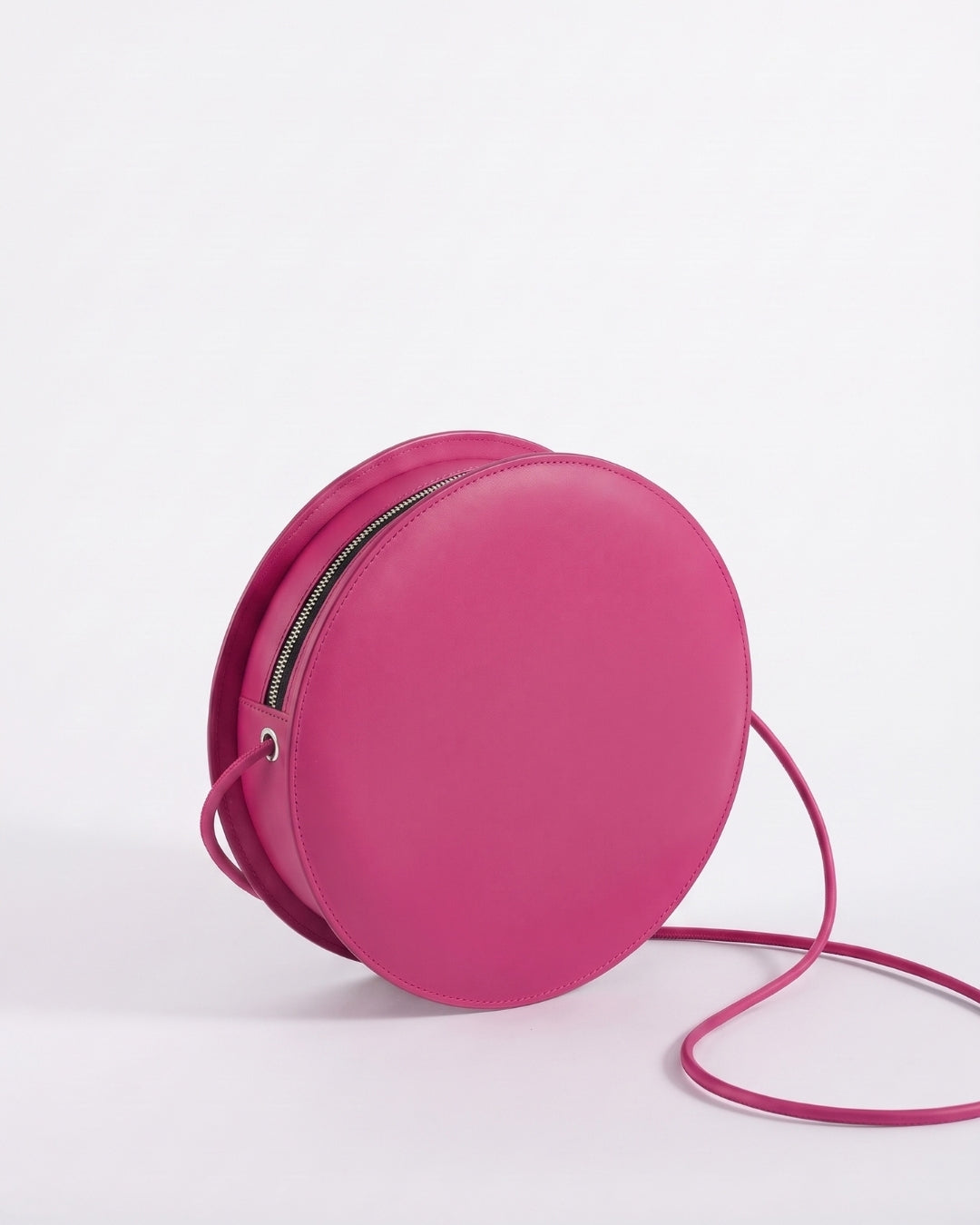 Marcela in Strawberry leather · round bag in vegetable-tanned leather, handmade in Málaga · Labienhecha