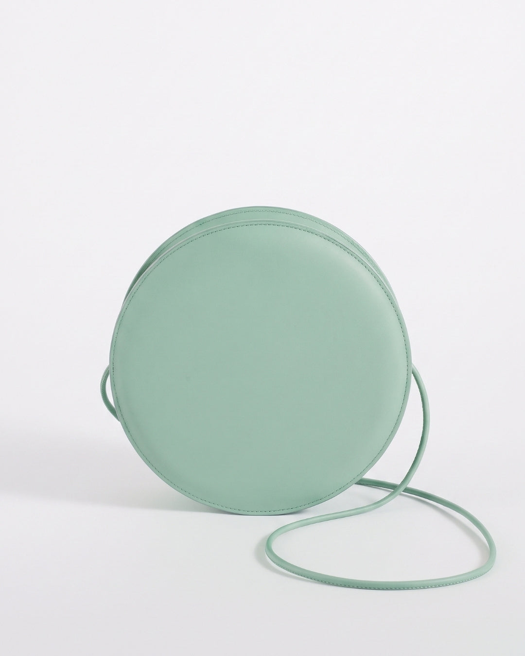 Marcela in Jade leather · round bag in vegetable-tanned leather, handmade in Málaga · Labienhecha