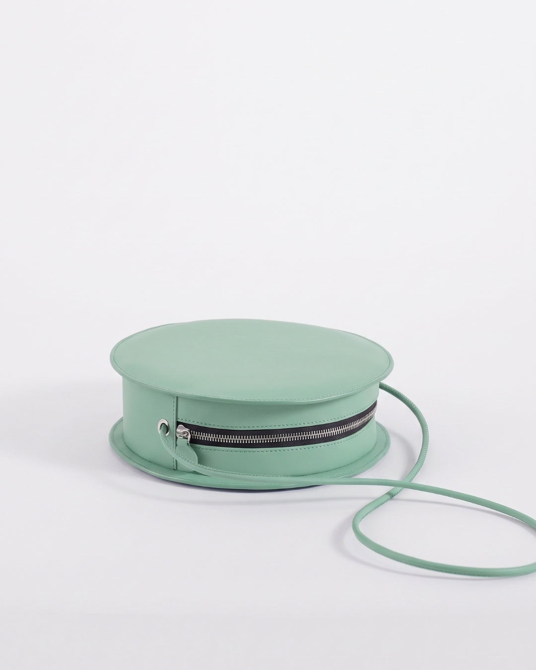 Marcela in Jade leather · round bag in vegetable-tanned leather, handmade in Málaga · Labienhecha