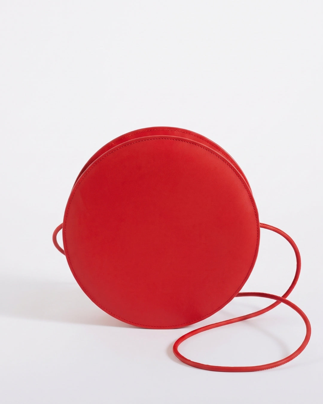 Marcela in Red leather · round bag in vegetable-tanned leather, handmade in Málaga · Labienhecha