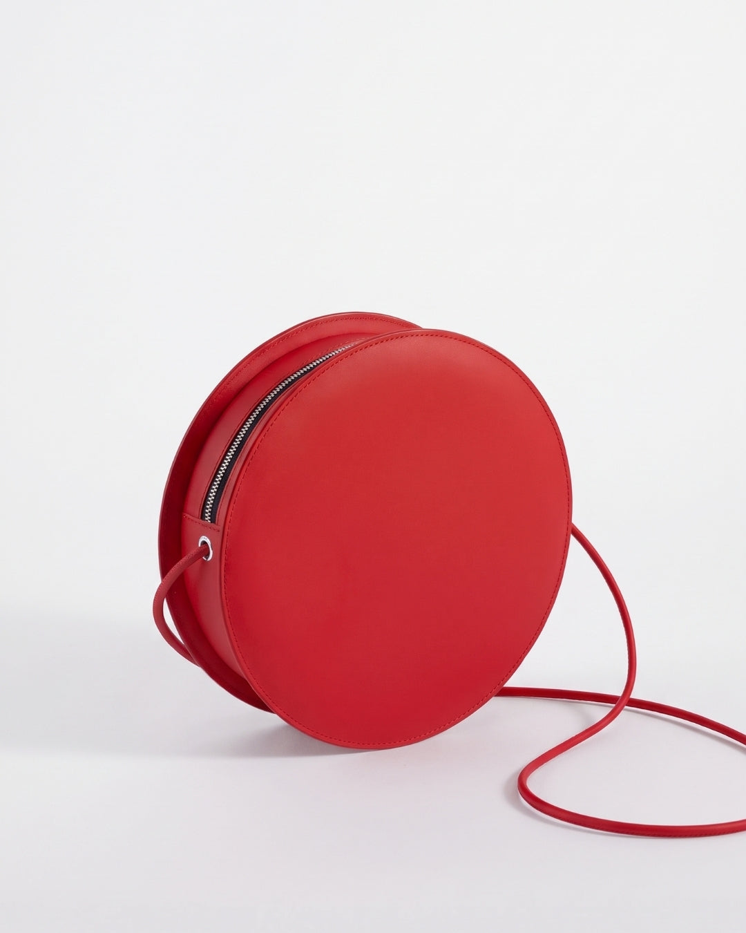 Marcela in Red leather · round bag in vegetable-tanned leather, handmade in Málaga · Labienhecha