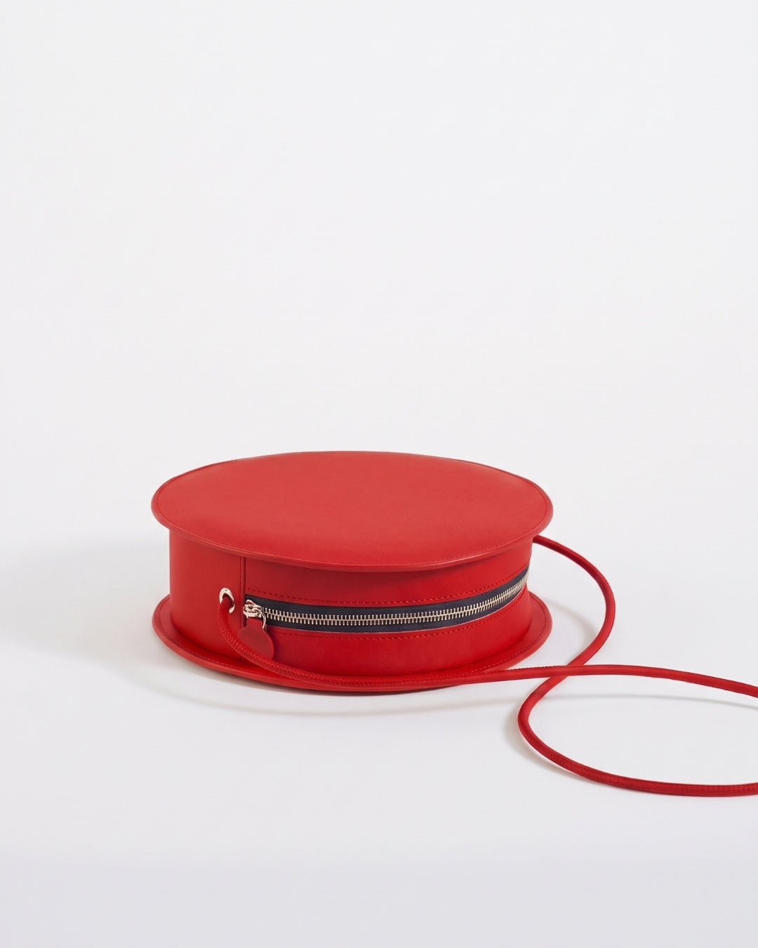 Marcela in Red leather · round bag in vegetable-tanned leather, handmade in Málaga · Labienhecha