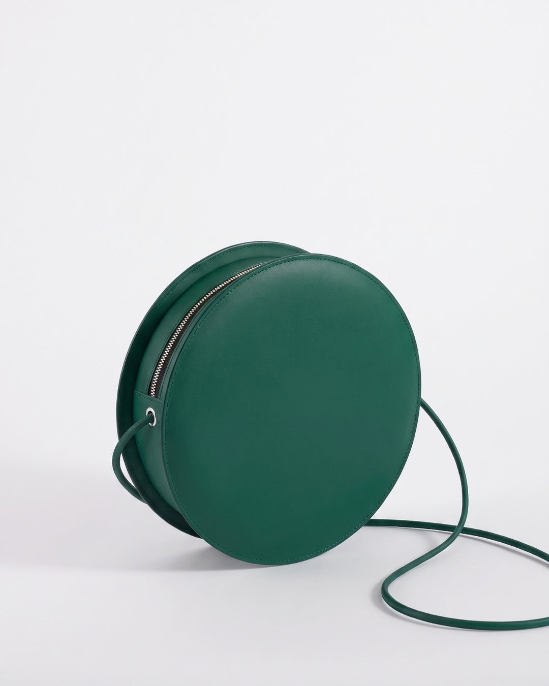 Marcela in Green Hope leather · round bag in vegetable-tanned leather, handmade in Málaga · Labienhecha