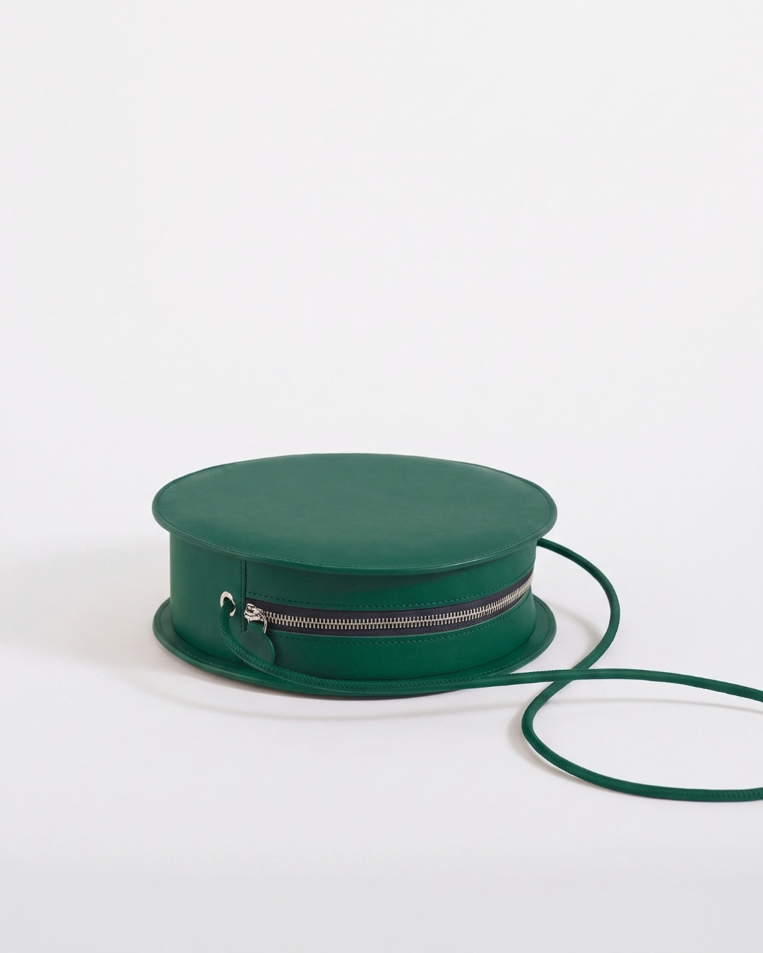 Marcela in Green Hope leather · round bag in vegetable-tanned leather, handmade in Málaga · Labienhecha