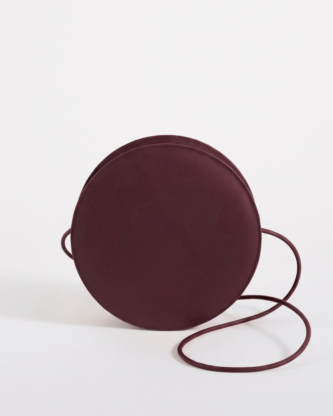 Marcela in Wine leather · round bag in vegetable-tanned leather, handmade in Málaga · Labienhecha