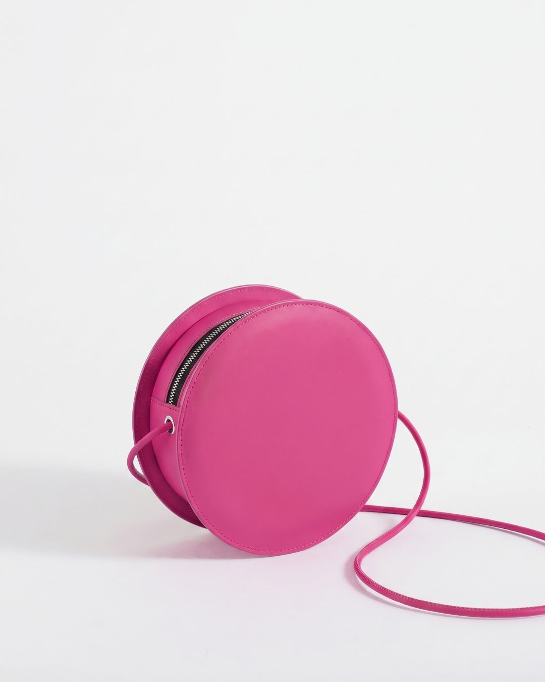 Marcelina in Strawberry leather · round bag in vegetable-tanned leather, handmade in Málaga · Labienhecha