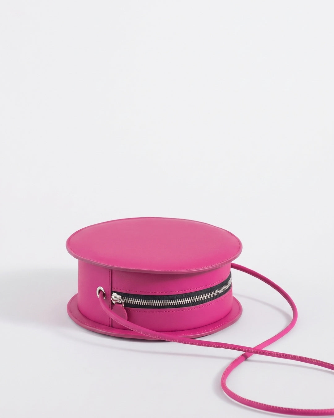 Marcelina in Strawberry leather · round bag in vegetable-tanned leather, handmade in Málaga · Labienhecha