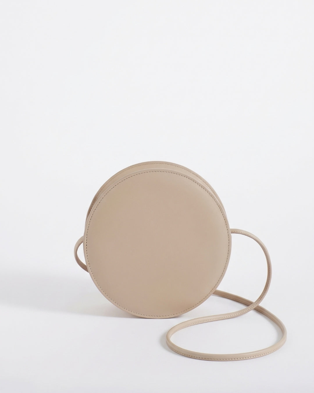 Marcelina in Pearl Gray leather · round bag in vegetable-tanned leather, handmade in Málaga · Labienhecha