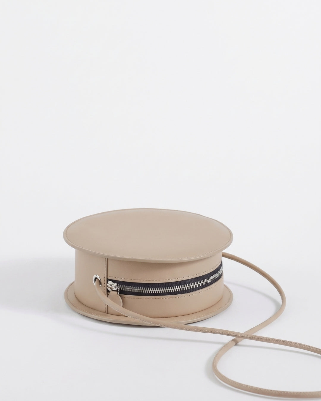Marcelina in Pearl Gray leather · round bag in vegetable-tanned leather, handmade in Málaga · Labienhecha