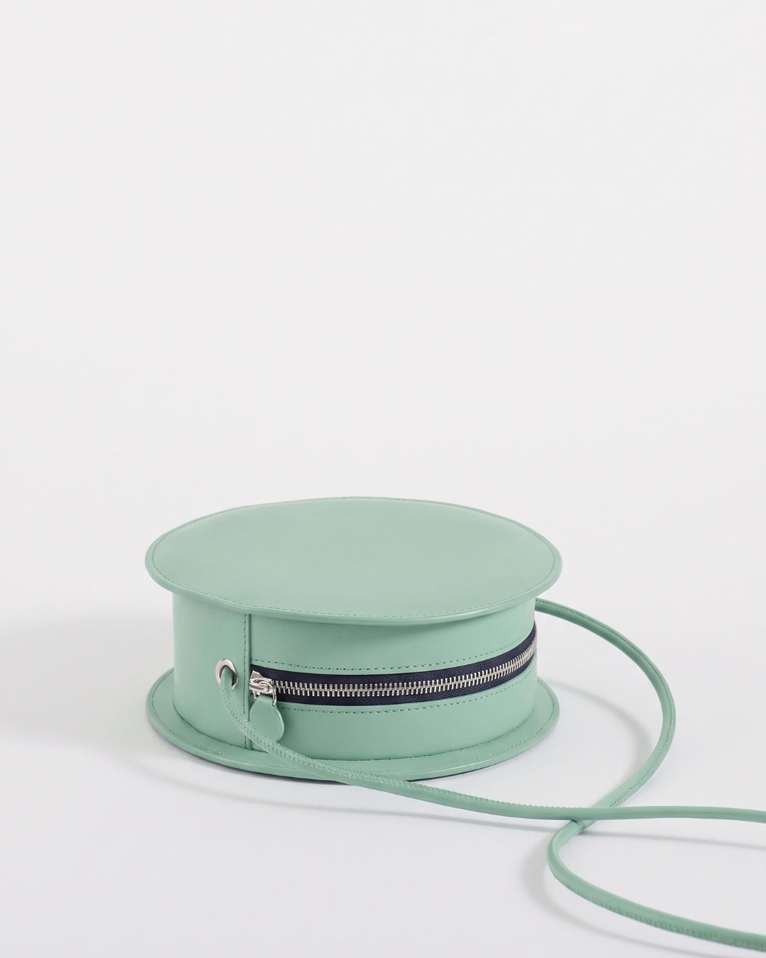 Marcelina in Jade leather · round bag in vegetable-tanned leather, handmade in Málaga · Labienhecha
