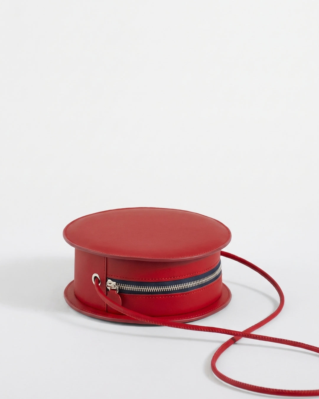 Marcelina in Red leather · round bag in vegetable-tanned leather, handmade in Málaga · Labienhecha