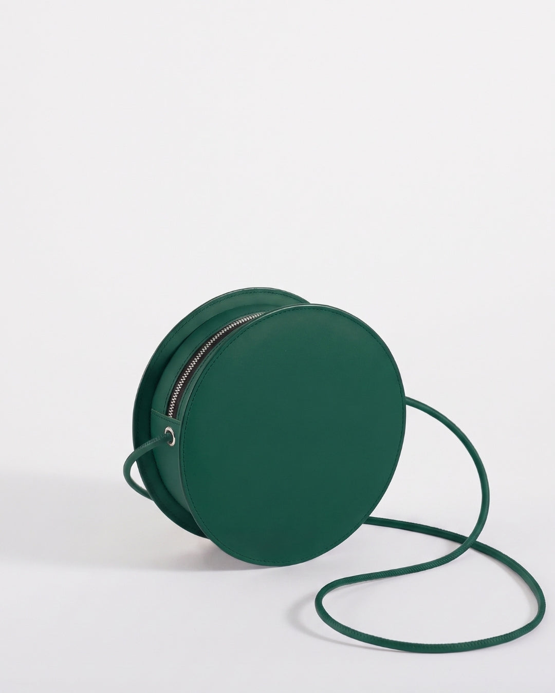 Marcelina in Green Hope leather · round bag in vegetable-tanned leather, handmade in Málaga · Labienhecha