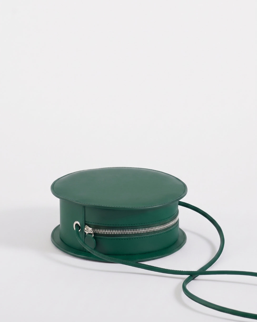 Marcelina in Green Hope leather · round bag in vegetable-tanned leather, handmade in Málaga · Labienhecha