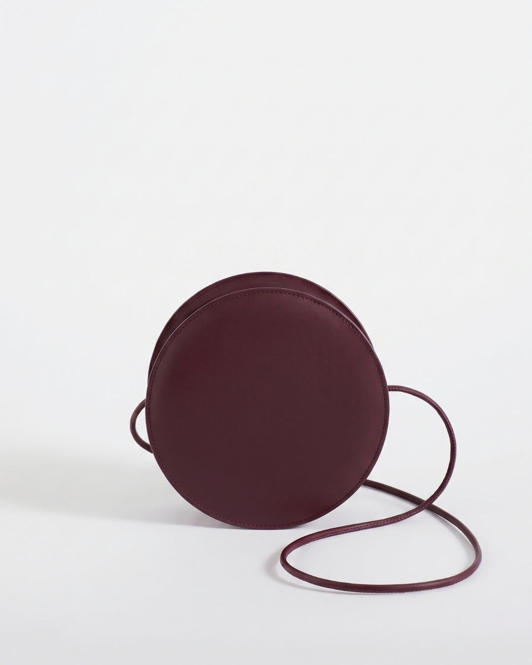 Marcelina in Wine leather · round bag in vegetable-tanned leather, handmade in Málaga · Labienhecha