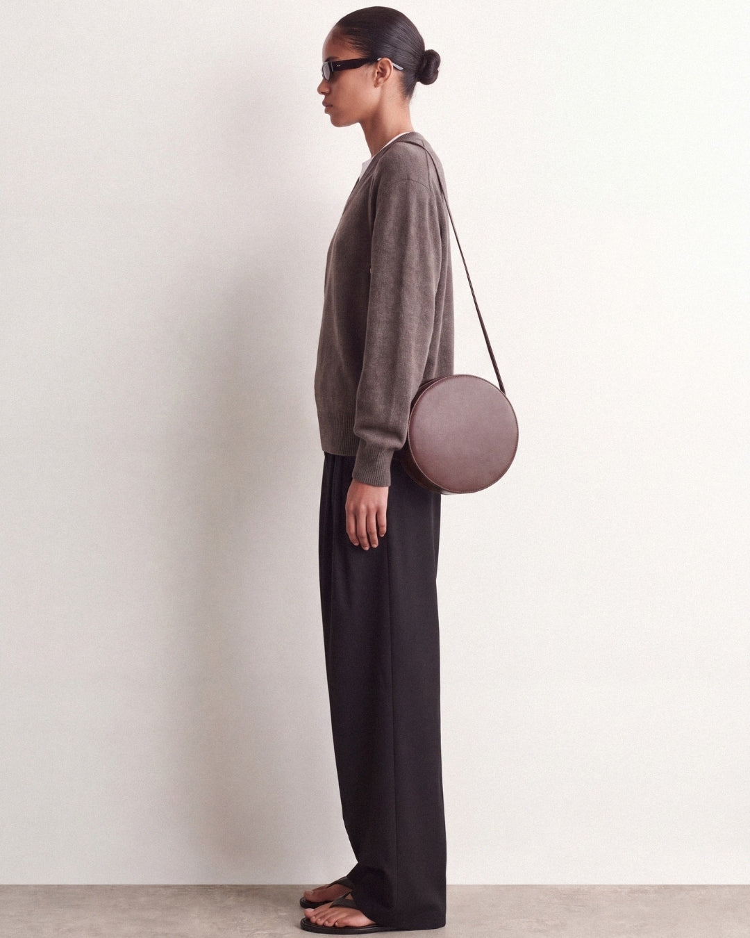 Marcelina in Wine leather · round bag in vegetable-tanned leather, handmade in Málaga · Labienhecha