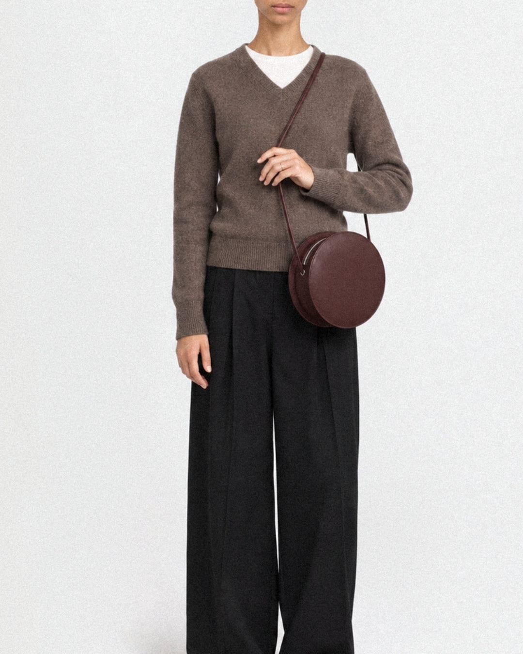 Marcelina in Wine leather · round bag in vegetable-tanned leather, handmade in Málaga · Labienhecha