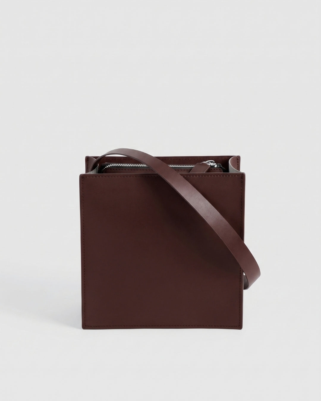 Sofía Hija in Chocolate leather · medium bag in vegetable-tanned leather, handmade in Málaga · Labienhecha