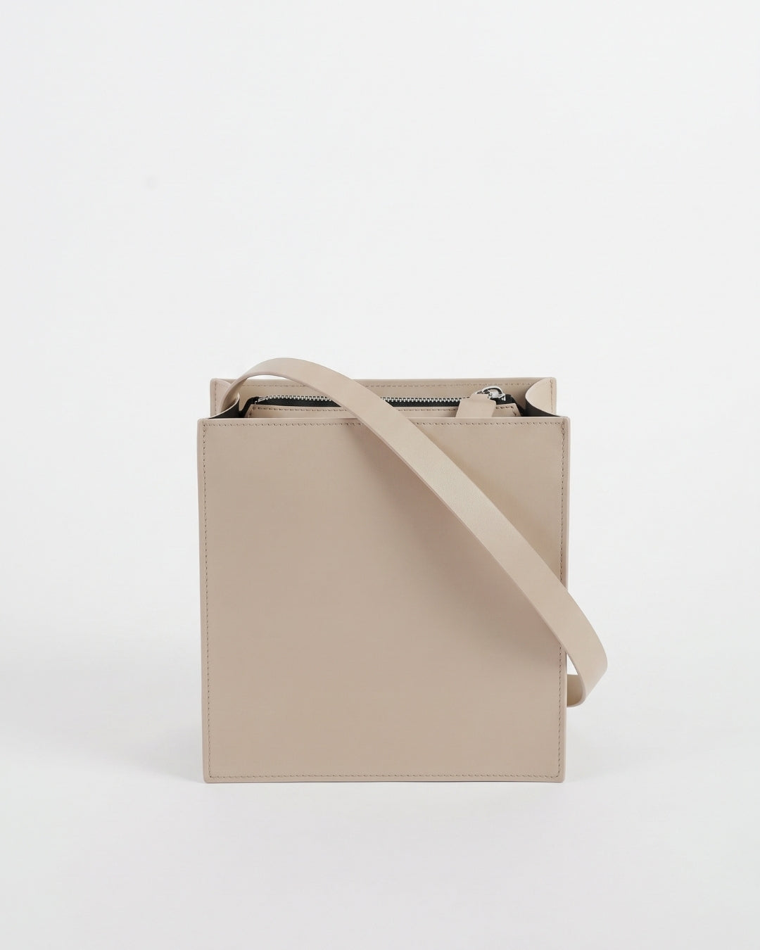 Sofía Hija in Pearl Gray leather · medium bag in vegetable-tanned leather, handmade in Málaga · Labienhecha