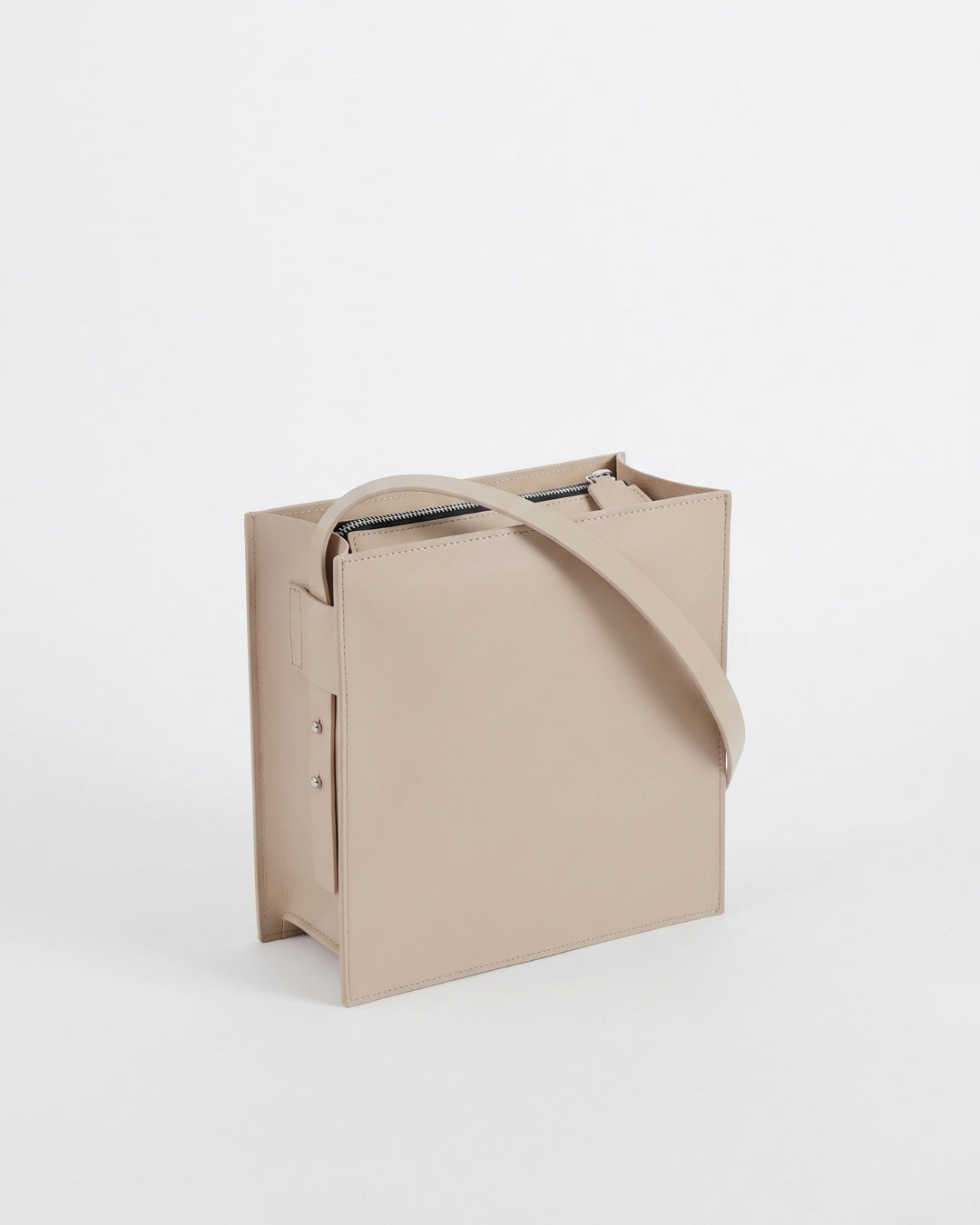 Sofía Hija in Pearl Gray leather · medium bag in vegetable-tanned leather, handmade in Málaga · Labienhecha