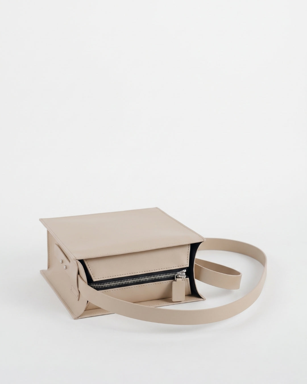 Sofía Hija in Pearl Gray leather · medium bag in vegetable-tanned leather, handmade in Málaga · Labienhecha