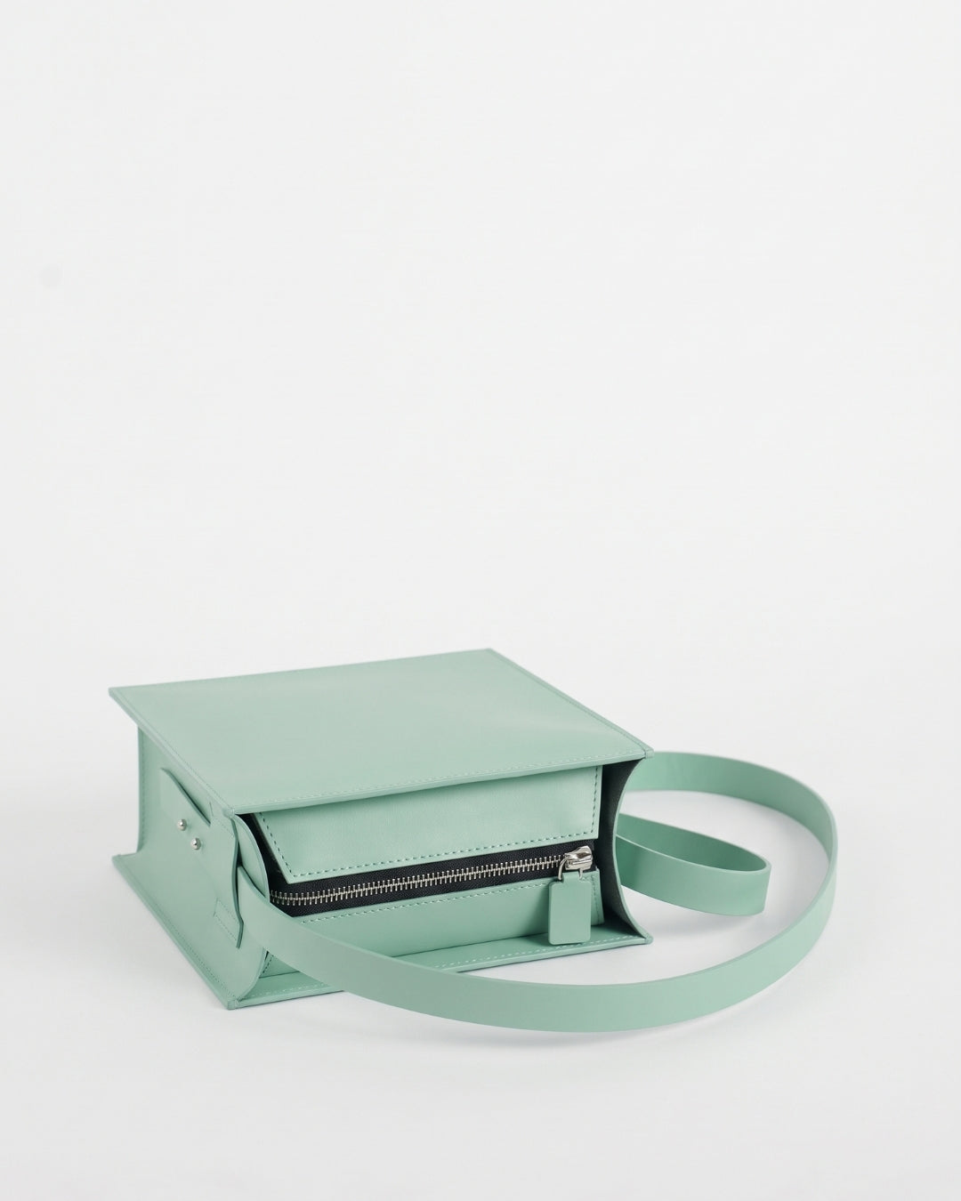 Sofía Hija in Jade leather · medium bag in vegetable-tanned leather, handmade in Málaga · Labienhecha