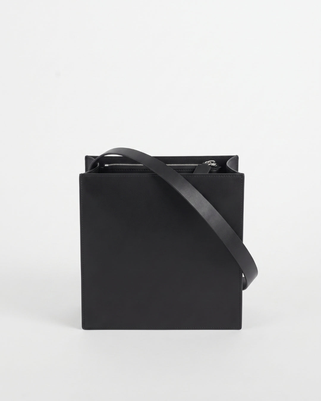 Sofía Hija in Black leather · medium bag in vegetable-tanned leather, handmade in Málaga · Labienhecha