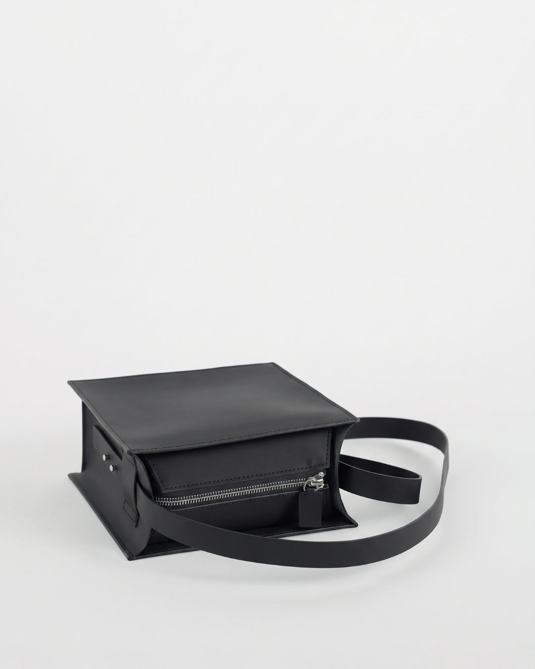 Sofía Hija in Black leather · medium bag in vegetable-tanned leather, handmade in Málaga · Labienhecha