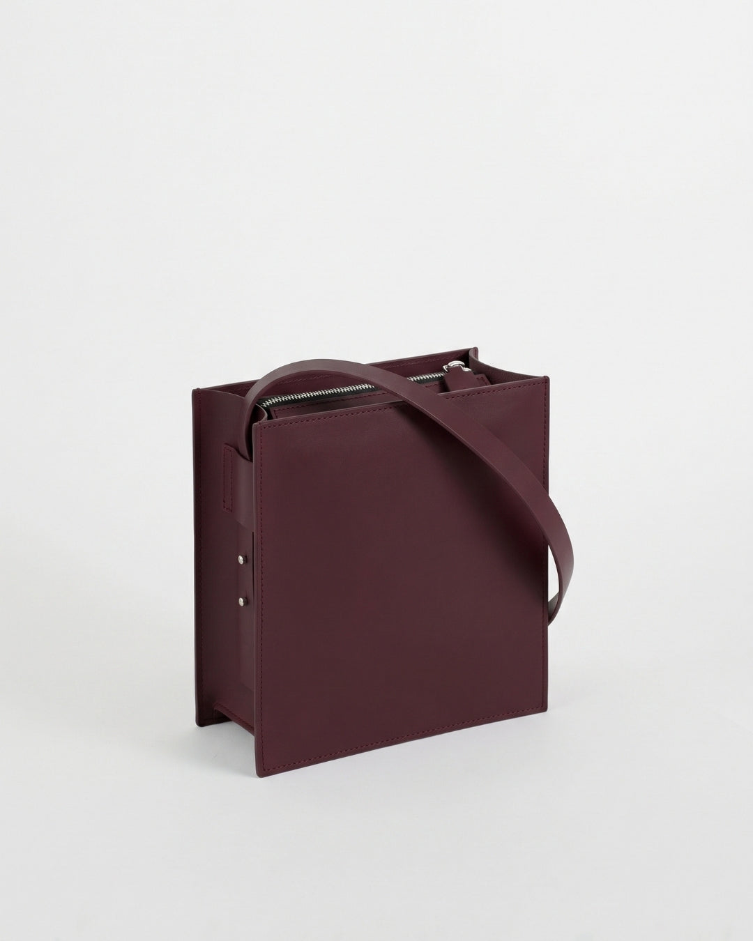 Sofía Hija in Wine leather · medium bag in vegetable-tanned leather, handmade in Málaga · Labienhecha