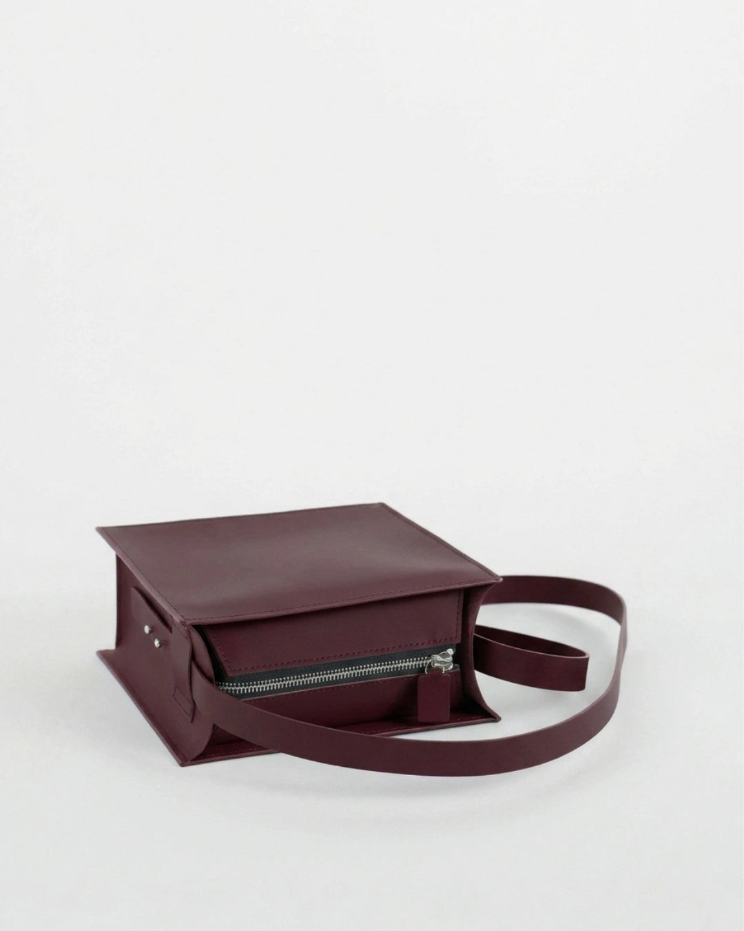 Sofía Hija in Wine leather · medium bag in vegetable-tanned leather, handmade in Málaga · Labienhecha