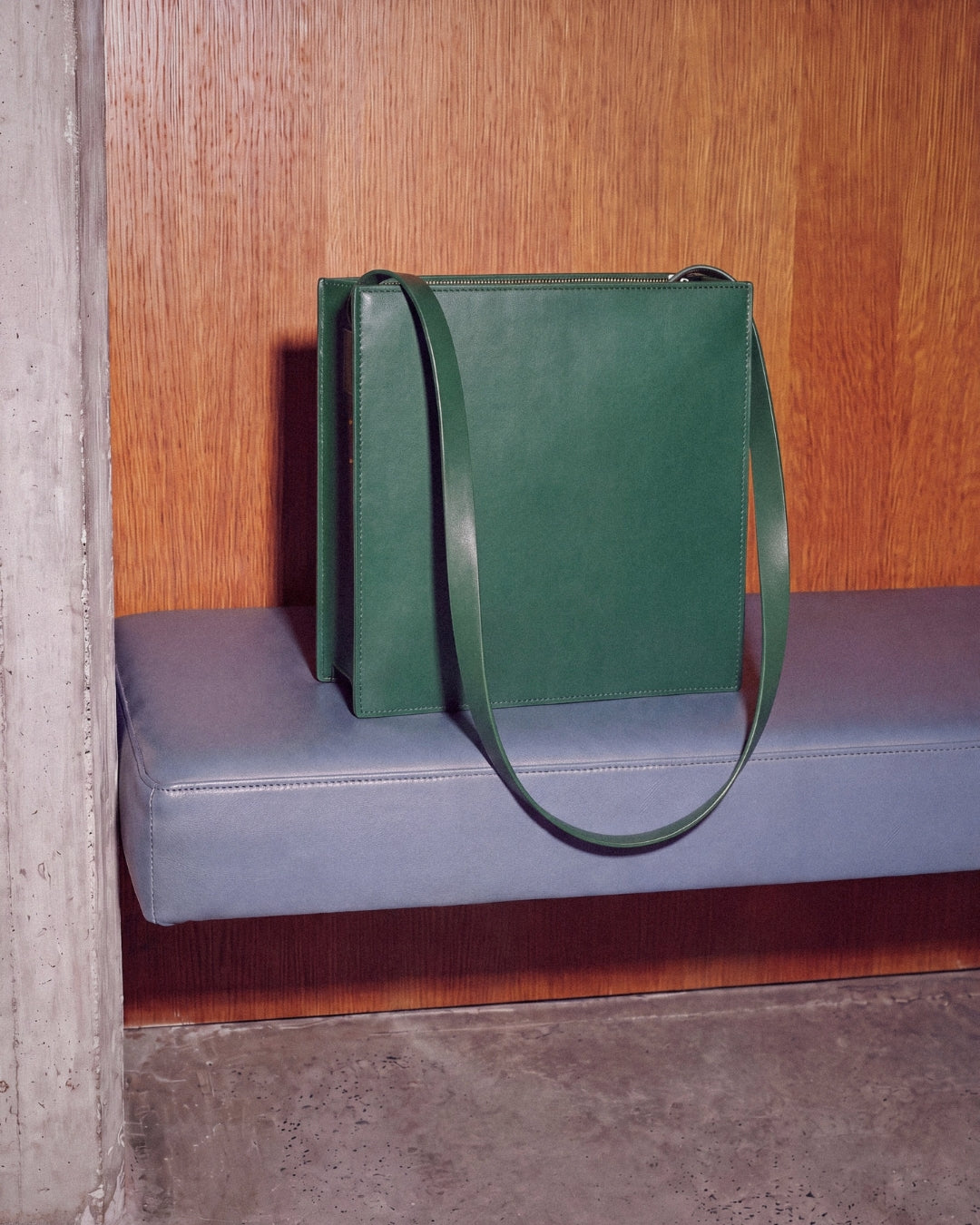 Sofía Madre in Green Hope leather · LAS SEÑORAS campaign, large bag in vegetable-tanned leather handmade in Málaga · Labienhecha