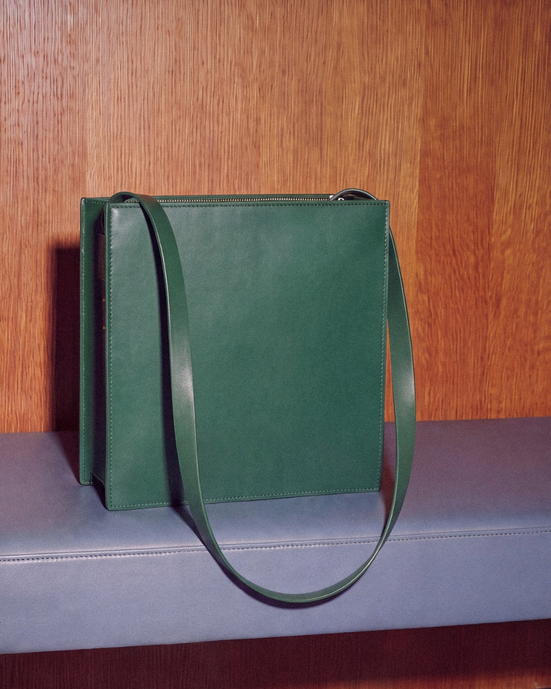 Sofía Madre in Green Hope leather · LAS SEÑORAS campaign, large bag in vegetable-tanned leather handmade in Málaga · Labienhecha