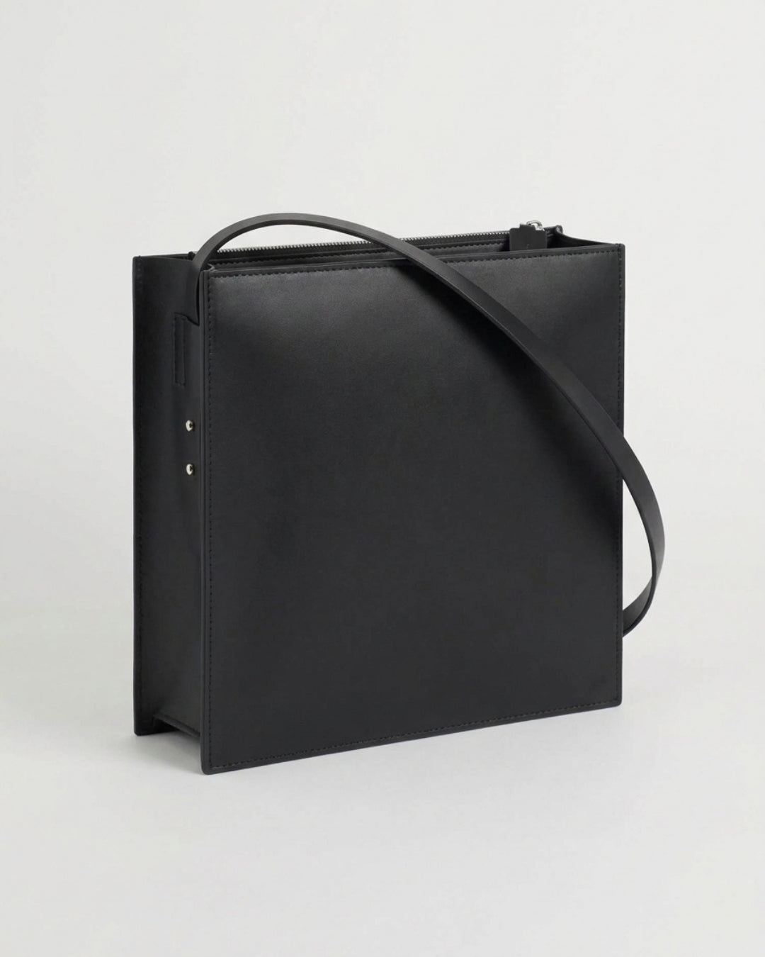 Sofía Madre in Black leather · large bag in vegetable-tanned leather, handmade in Málaga · Labienhecha