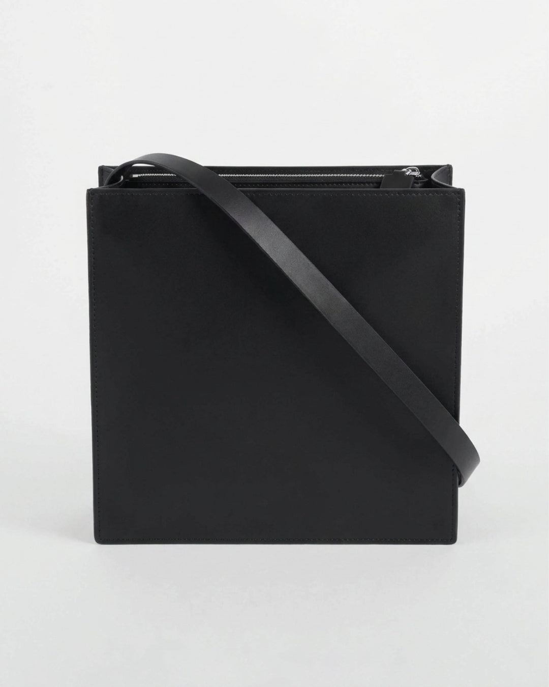 Sofía Madre in Black leather · large bag in vegetable-tanned leather, handmade in Málaga · Labienhecha