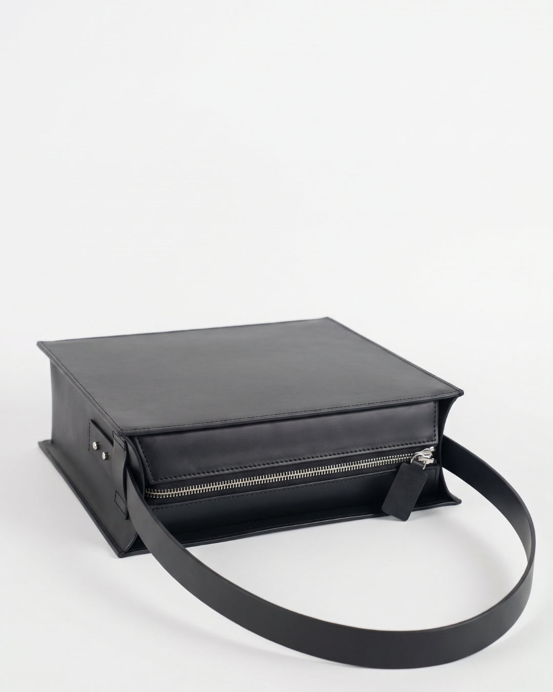 Sofía Madre in Black leather · large bag in vegetable-tanned leather, handmade in Málaga · Labienhecha